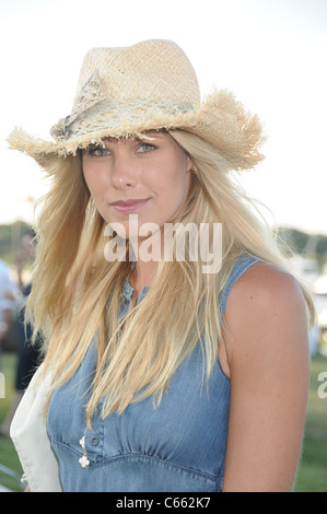 Beth Ostrosky présents pour Magazine HAMPTONS Clambake annuel, Montauk Yacht Club, Montauk, NY 17 juillet 2011. Photo par : Rob Banque D'Images