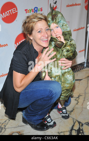 Edie Falco, Macy Falco devant le hall des arrivées pour les enfants touchés par le SIDA Foundation 9e Dream Halloween, Capitale, New York, Banque D'Images