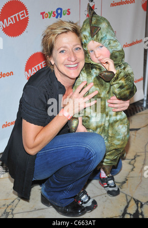 Edie Falco, Macy Falco devant le hall des arrivées pour les enfants touchés par le SIDA Foundation 9e Dream Halloween, Capitale, New York, Banque D'Images