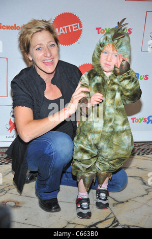 Edie Falco, Macy Falco devant le hall des arrivées pour les enfants touchés par le SIDA Foundation 9e Dream Halloween, Capitale, New York, Banque D'Images