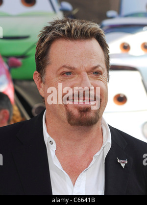 Eddie Izzard au niveau des arrivées pour les voitures 2 Première mondiale, El Capitan Theatre, Los Angeles, CA, 18 juin 2011. Photo par : Elizabeth Goodenough/Everett Collection Banque D'Images