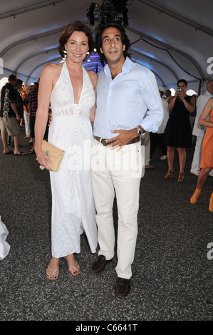 Luann comtesse de Lesseps, Jacques Azoulay présents pour Bay Street Theatre Gala d'été de bénéficier de Bash, quai Long, Sag Harbor, NY Le 17 juillet 2010. Photo par : Rob riche/Everett Collection Banque D'Images