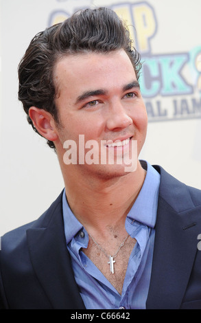 Kevin Jonas aux arrivées pour CAMP ROCK 2 - THE FINAL JAM Premiere, Alice Tully Hall, Lincoln Center, New York, NY 18 août 2010. Photo par : Kristin Callahan/Everett Collection Banque D'Images