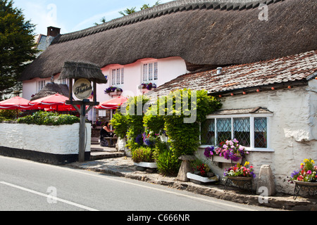 Un joli restaurant et pub de chaume dans le village de vacances de Croyde, North Devon, England, UK Banque D'Images