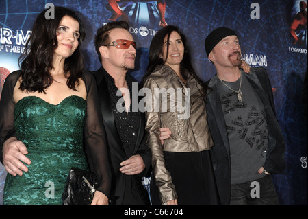 Ali Hewson, Bono, Edge, Morliegh participants pour Spider-Man : Turn Off The Dark à Broadway de la soirée d'ouverture, le Foxwoods Theater, New York, NY Le 14 juin 2011. Photo par : Rob riche/Everett Collection Banque D'Images