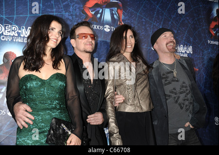 Ali Hewson, Bono, Edge, Morliegh participants pour Spider-Man : Turn Off The Dark à Broadway de la soirée d'ouverture, le Foxwoods Theater, New York, NY Le 14 juin 2011. Photo par : Rob riche/Everett Collection Banque D'Images