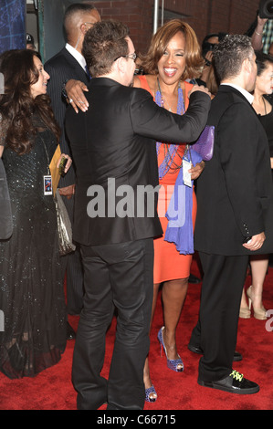 Bono, Gayle King présents pour Spider-Man : Turn Off The Dark à Broadway de la soirée d'ouverture, le Foxwoods Theater, New York, NY Le 14 juin 2011. Photo par : Rob riche/Everett Collection Banque D'Images