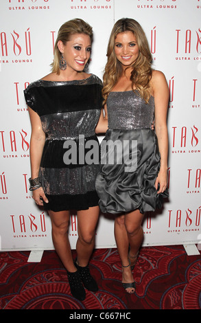 Vienne Girardi, Amber Lancaster de Lancaster de l'Ambre de présence d'Anniversaire à Tabu Lounge Ultra, Ultra Tabu Lounge at MGM Grand, Las Vegas, NV le 18 septembre 2010. Photo par : MORA/Everett Collection Banque D'Images