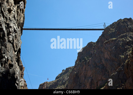 Royal Gorge Bridge vu de l'historique Royal Gorge Route Railroad. Banque D'Images