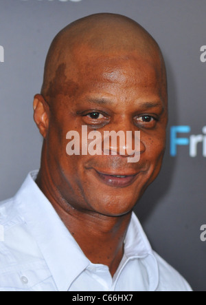 Darryl Strawberry au niveau des arrivées pour les amis AVEC DES AVANTAGES Premiere, le Ziegfeld Theatre, New York, NY 18 juillet 2011. Photo par : Gregorio T. Binuya/Everett Collection Banque D'Images