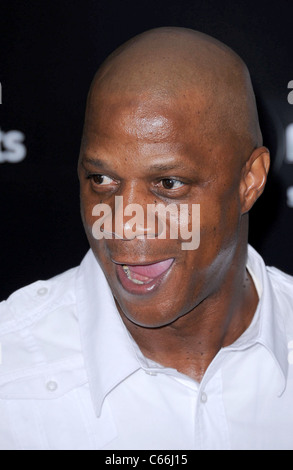 Darryl Strawberry au niveau des arrivées pour les amis AVEC DES AVANTAGES Premiere, le Ziegfeld Theatre, New York, NY 18 juillet 2011. Photo par : Kristin Callahan/Everett Collection Banque D'Images