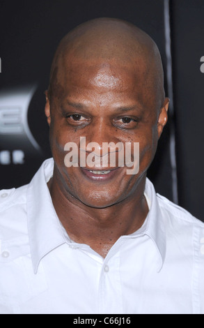 Darryl Strawberry au niveau des arrivées pour les amis AVEC DES AVANTAGES Premiere, le Ziegfeld Theatre, New York, NY 18 juillet 2011. Photo par : Kristin Callahan/Everett Collection Banque D'Images