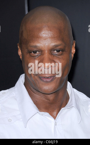 Darryl Strawberry au niveau des arrivées pour les amis AVEC DES AVANTAGES Premiere, le Ziegfeld Theatre, New York, NY 18 juillet 2011. Photo par : Kristin Callahan/Everett Collection Banque D'Images