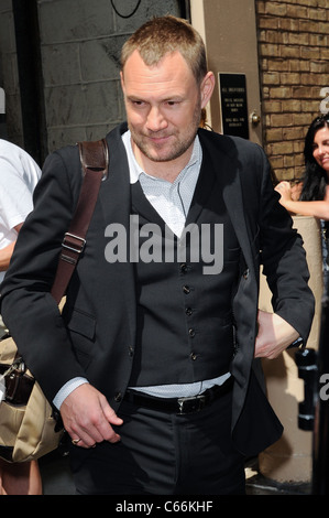 David Gray, quitte le 'Live With Regis and Kelly" enregistrement au Lincoln Center ABC Studios dehors et environ pour la célébrité CANDIDS Banque D'Images