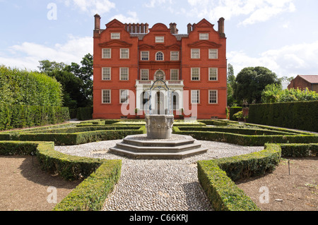 Londres, Kew - Kew Palace vu depuis le jardin de la Reine Banque D'Images