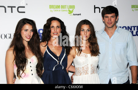 Sarah Margaret Qualley, Andie MacDowell, Rainey Qualley aux arrivées de PREMIERE MONTE CARLO, AMC Loews Lincoln Square Theatre, Banque D'Images