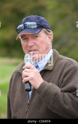 Le capitaine Mark Phillips pour le concepteur de cours 2011 Burghley Horse Trials, Stamford, Lincolnshire Banque D'Images