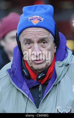 Garry Marshall sur l'emplacement pour le Nouvel An de tournage sur place, à New York, Park Avenue et 40th Street, New York, NY, 23 février 2011. Photo par : Kristin Callahan/Everett Collection Banque D'Images