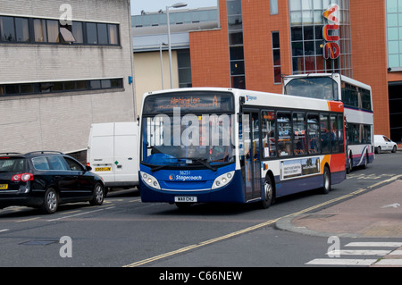 Un Alexander Dennis Enviro 300 exploité par Stagecoach Devon sur un service local autour de Exeter Banque D'Images