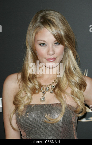 Kim Matula aux arrivées pour 38e conférence annuelle pendant la journée, animation Emmy Awards - ARRIVALS PT 2, Hilton Hotel, Las Vegas, NV le 19 juin 2011. Photo par : James Atoa/Everett Collection Banque D'Images