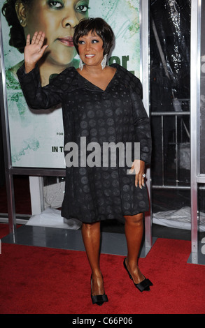 Patti LaBelle aux arrivées pour POUR LES FILLES DE COULEUR, la première projection Ziegfeld Theatre, New York, NY Le 25 octobre 2010. Photo par : Kristin Callahan/Everett Collection Banque D'Images