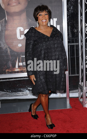 Patti LaBelle aux arrivées pour POUR LES FILLES DE COULEUR, la première projection Ziegfeld Theatre, New York, NY Le 25 octobre 2010. Photo par : Kristin Callahan/Everett Collection Banque D'Images