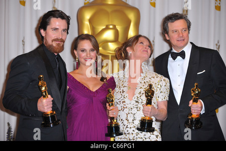 Christian Bale, Natalie Portman, Melissa Leo, Colin Firth dans la salle de presse pour le 83e Prix de l'Académie des Oscars - Salle de presse, le Kodak Theatre, Los Angeles, CA le 27 février 2011. Photo par : Gregorio T. Binuya/Everett Collection Banque D'Images