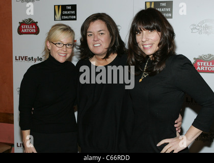 Rachael Harris, Rosie O'Donnell, Robin Bronk (PDG, Creative Coalition) au niveau des arrivées pour le Creative Coalition's hommage à des femmes qui font que les femmes semblent bonnes sur le cinéma, la chambre d'Exagération LIVEStyle Lounge, Park City, UT 23 Janvier, 2011. Photo par : James Atoa/Everett Collection Banque D'Images