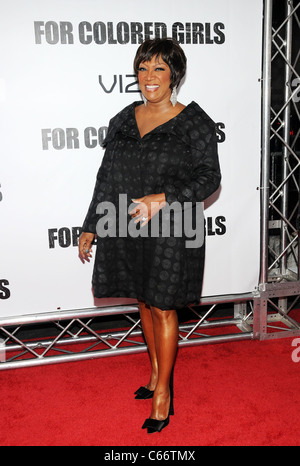 Patti LaBelle aux arrivées pour POUR LES FILLES DE COULEUR, la première projection Ziegfeld Theatre, New York, NY Le 25 octobre 2010. Photo par : Desiree Navarro/Everett Collection Banque D'Images