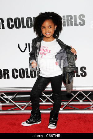 Kaycee au niveau des arrivées pour POUR LES FILLES DE COULEUR, la première projection Ziegfeld Theatre, New York, NY Le 25 octobre 2010. Photo par : Desiree Navarro/Everett Collection Banque D'Images