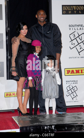 Vanesa Bryant, Kobe Bryant, pour les enfants présents pour Kobe Bryant et l'Empreinte empreinte de cérémonie à Grauman's, le Grauman's Chinese Banque D'Images