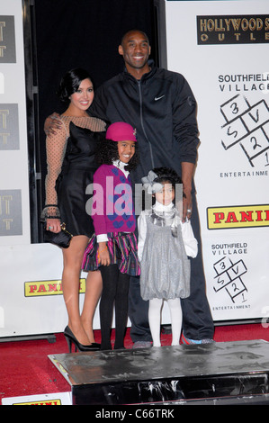 Vanesa Bryant, Kobe Bryant, pour les enfants présents pour Kobe Bryant et l'Empreinte empreinte de cérémonie à Grauman's, le Grauman's Chinese Banque D'Images