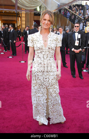 Melissa Leo (portant une robe Marc Bouwer) au niveau des arrivées pour le 83e Prix de l'Académie des Oscars - Partie 2 des arrivées, le Kodak Theatre, Los Angeles, CA le 27 février 2011. Photo par : Elizabeth Goodenough/Everett Collection Banque D'Images