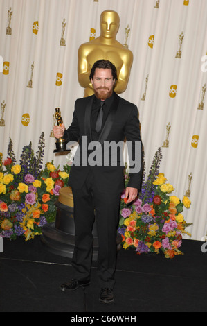 Christian Bale (Meilleure performance par un acteur dans un second rôle pour la chasse) dans la salle de presse pour le 83e Prix de l'Académie des Oscars - Salle de presse, le Kodak Theatre, Los Angeles, CA le 27 février 2011. Photo par : Elizabeth Goodenough/Everett Collection Banque D'Images