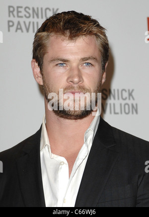 Chris Hemsworth aux arrivées pour le démasquage de LACMA Lynda et Stewart Resnick Pavillon des expositions, le Los Angeles County Museum of Art, Los Angeles, CA Septembre 25, 2010. Photo par : Elizabeth Goodenough/Everett Collection Banque D'Images