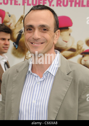 Pour des arrivées à Hank Azaria HOP Premiere, Universal CityWalk, Los Angeles, CA, 27 mars 2011. Photo par : Dee Cercone/Everett Collection Banque D'Images