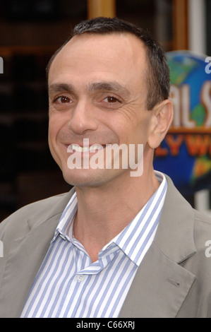 Pour des arrivées à Hank Azaria HOP Premiere, Universal CityWalk, Los Angeles, CA, 27 mars 2011. Photo par : Michael Germana/Everett Banque D'Images