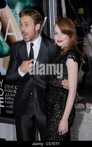 Ryan Gosling, Emma Stone aux arrivées de Crazy, Stupid, Love. Premiere, le Ziegfeld Theatre, New York, NY 19 juillet 2011. Photo Banque D'Images