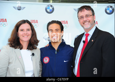 Lisa Baird, Apolo Anton Ohno, Jack Pitney à la conférence de presse pour le Comité Olympique des États-Unis (USOC) annonce un partenariat avec BMW en tant que sponsor, BMW de Manhattan, New York, NY 26 juillet 2010. Photo par : Gregorio T. Binuya/Everett Collection Banque D'Images