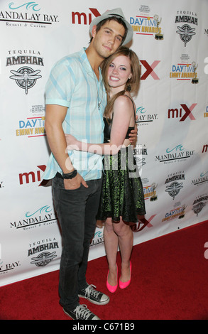 Casey Deidrick, Molly Burnett lors d'une apparition publique pour miX Lounge Pre-Party officiel pour 2010 pendant la journée, Animation Prix Emmy, l'hôtel Mandalay Bay, à Las Vegas, NV le 26 juin 2010. Photo par : James Atoa/Everett Collection Banque D'Images