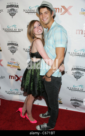 Molly Burnett, Casey Deidrick lors d'une apparition publique pour miX Lounge Pre-Party officiel pour 2010 pendant la journée, Animation Prix Emmy, l'hôtel Mandalay Bay, à Las Vegas, NV le 26 juin 2010. Photo par : James Atoa/Everett Collection Banque D'Images