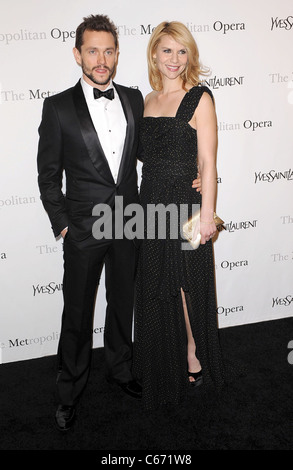 Hugh Dancy et Claire Danes au niveau des arrivées pour le Metropolitan Opera Premiere de LE COMTE ORY, Lincoln Center, New York, NY Mars Banque D'Images