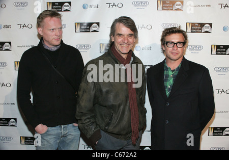 Paul Bettany, Jeremy Irons, Simon Baker à l'arrivée pour 2011 de l'Initiative Creative Coalition Spotlight Awards, TAO à l'ascenseur, Park City, UT 24 janvier 2011. Photo par : James Atoa/Everett Collection Banque D'Images