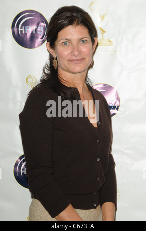 Angela Bromstad, Présidente, Primetime Animation, NBC et Universal Media Studios, au niveau des arrivées de l'ATAS RHFS et Chefs de Réseau paraît souvent Déjeuner, Beverly Hilton Hotel, Los Angeles, CA, 26 octobre 2010. Photo par : Dee Cercone/Everett Collection Banque D'Images