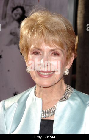 Barbara Rush aux arrivées pour 2011 TCM Classic Film Festival Soirée d'ouverture, le Grauman's Chinese Theatre, Los Angeles, CA, le 28 avril 2011. Photo par : Michael Germana/Everett Collection Banque D'Images