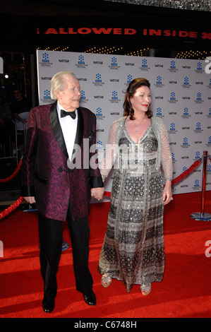 Peter O'Toole, Kate O'Toole aux arrivées pour 2011 TCM Classic Film Festival Soirée d'ouverture, le Grauman's Chinese Theatre, Los Angeles, CA, le 28 avril 2011. Photo par : Michael Germana/Everett Collection Banque D'Images