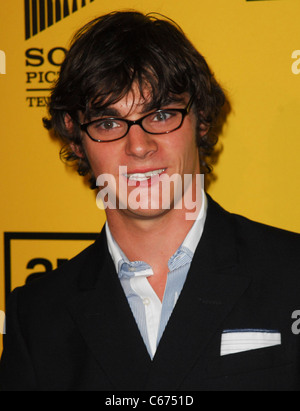 Au niveau des arrivées pour RJ Mitte BREAKING BAD Saison 4 Premiere, les Chinois 6 théâtres, Los Angeles, CA, 28 juin 2011. Photo par : Elizabeth Goodenough/Everett Collection Banque D'Images