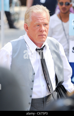 Nick Nolte, promenades à l'ensemble du film 'Arthur' Église de Saint-barthélemy en dehors et environ pour la célébrité CANDIDS - Mardi, , New York, NY 27 juillet 2010. Photo par : Ray Tamarra/Everett Collection Banque D'Images