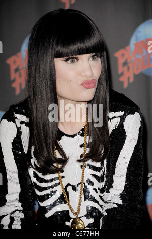 Jessie J, à une apparition publique pour Jessie J Visites Planet Hollywood Planet Hollywood Times Square, Times Square, New York, NY 19 mai 2011. Photo par : Kristin Callahan/Everett Collection Banque D'Images