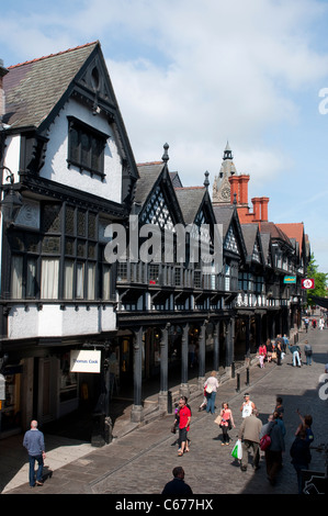 Boutiques dans la Chester Lignes dans la ville de Chester, Cheshire, Angleterre. Banque D'Images